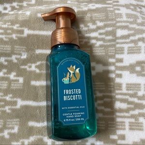 Bath & Body Frosted Biscotti Foaming Hand Soap